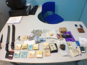Dinheiro e objetos apreendidos pela Polícia em Uruçuí