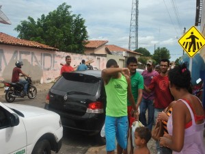 Detentos durante a saída da delegacia de Campo Maior