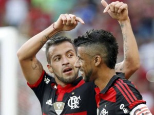 Canteiros agradece a Leo Moura passe para gol contra o Cruzeiro