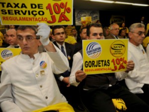 Garçons quereiam aprovação da gorjeta obrigatória