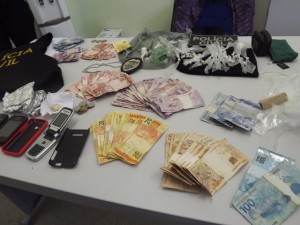 Dinheiro apreendido com os acusados de tráfico na região de Campo Maior