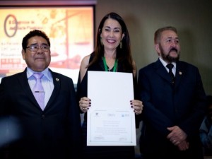 Margarete Coelho é homenageada com a Medalha de Mérito da Escola Judiciária do Piauí.
