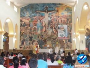 Painel em igreja é motivo de polêmica em Esperantina