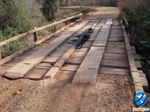 Ponte de madeira queimada em Morro do Chapeu