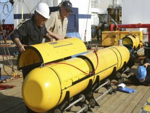 Robô-submarino é preparado para buscar voo desaparecido da Malásia no sul do Oceano Índico