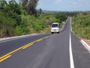 Rodovia estadual pavimentada pelo Departamento de Estradas de Rodagem do Piauí