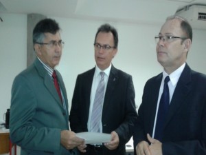 Presidente da Emgerpi em diálogo com o relator do projeto, deputado Aloísio Martins.