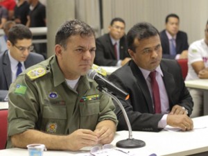 Comandante-geral da PM, coronel Carlos Augusto, e secretário de Segurança, Fábio Abreu.