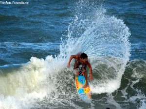 Surfista aproveitou as grandes ondas