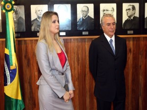 Marcela e o marido Michel. Ele não sabe a profissão dela