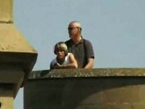 m vídeo publicado na internet que mostra a prefeita da cidade de Aalst, Ilse Uyttersprot, fazendo sexo com o namorado no alto de uma torre provocou po