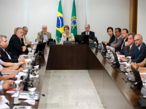 Ministros reunidos com a Presidenta Dilma. Marcelo Castro é o primeiro a esquerda de Dilma