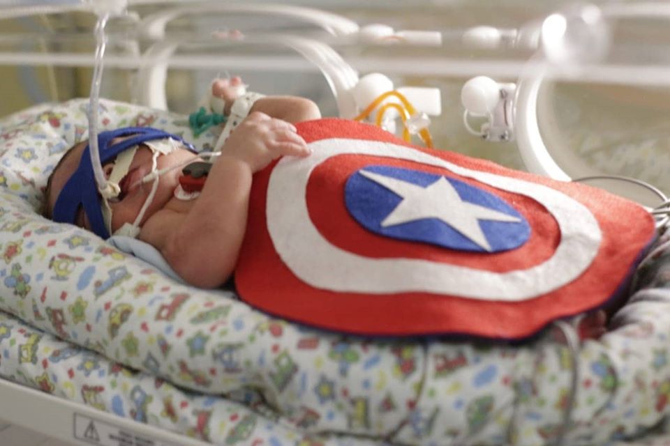 Bebês internados na UTI são fantasiados no Hospital Regional Tibério Nunes
