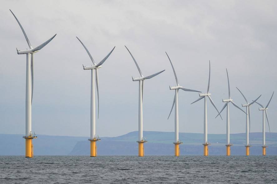 101398287-wind-turbines-in-the-north-sea-of-the-coast-of-teesside-uk_8942b0a677aaa74f169fa3b41fa9ffe87ad00c7d.jpg