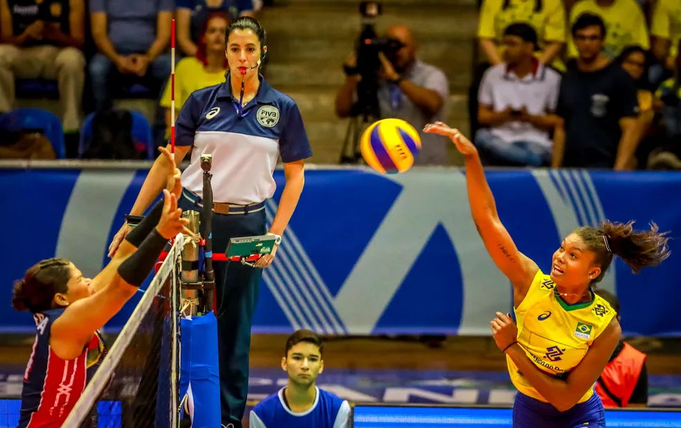 Lorenne virou bolas importantes e ajudou o Brasil no jogo decisivo: 22 pontos e maior pontuadora da partida — Foto: FIVB Lorenne virou bolas importantes e ajudou o Brasil no jogo decisivo: 22 pontos e maior pontuadora da partida — Foto: FIVB
