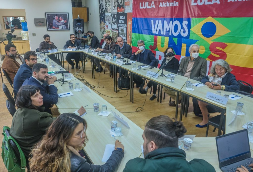 Economista Jeffrey Sachs em palestra na Fundação Perseu Abramo