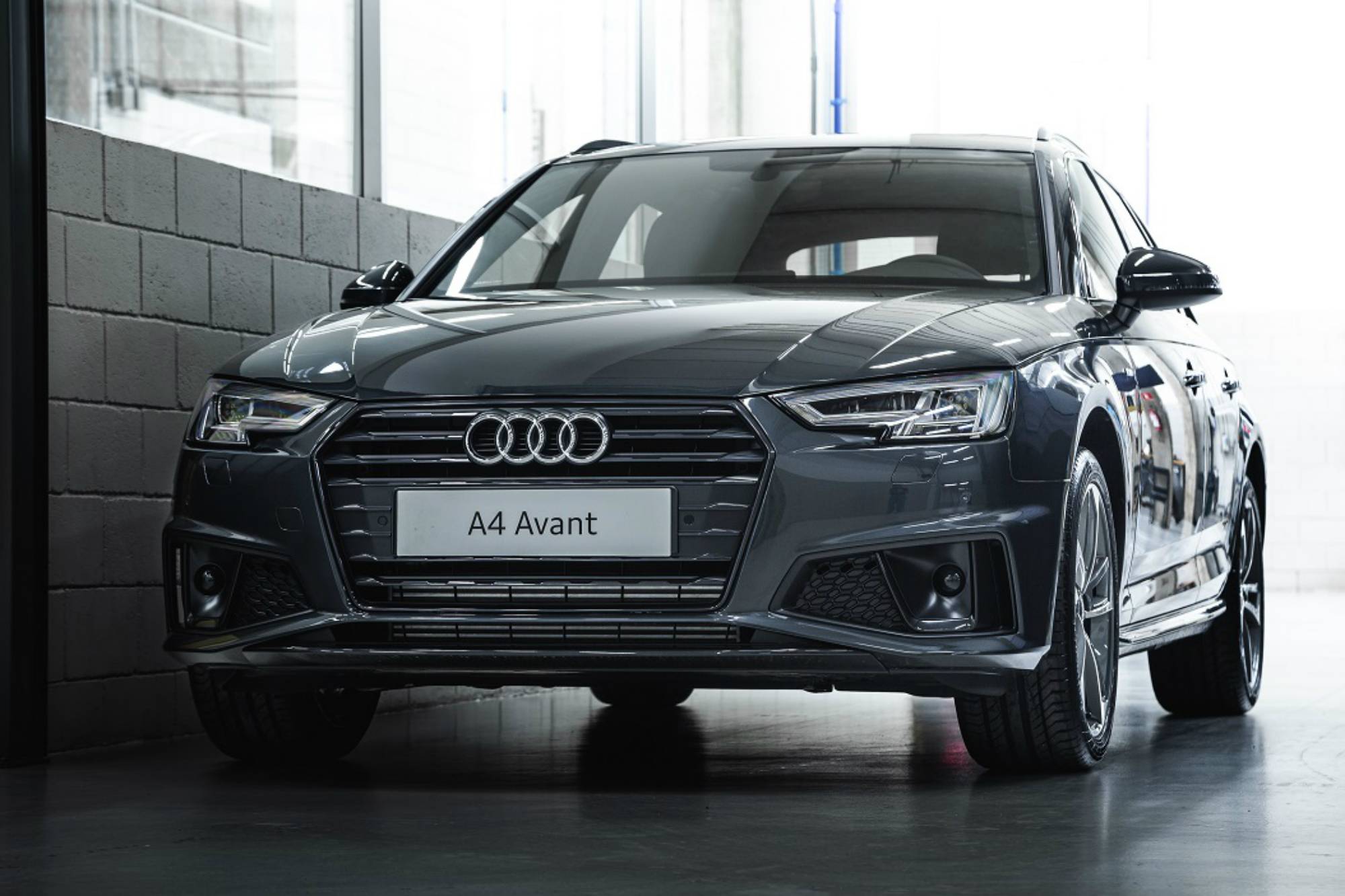 audi-a4-avant-foto-e_3aeb0fb24b2f80251ac8fd8be92b03722c51fa3f.jpg