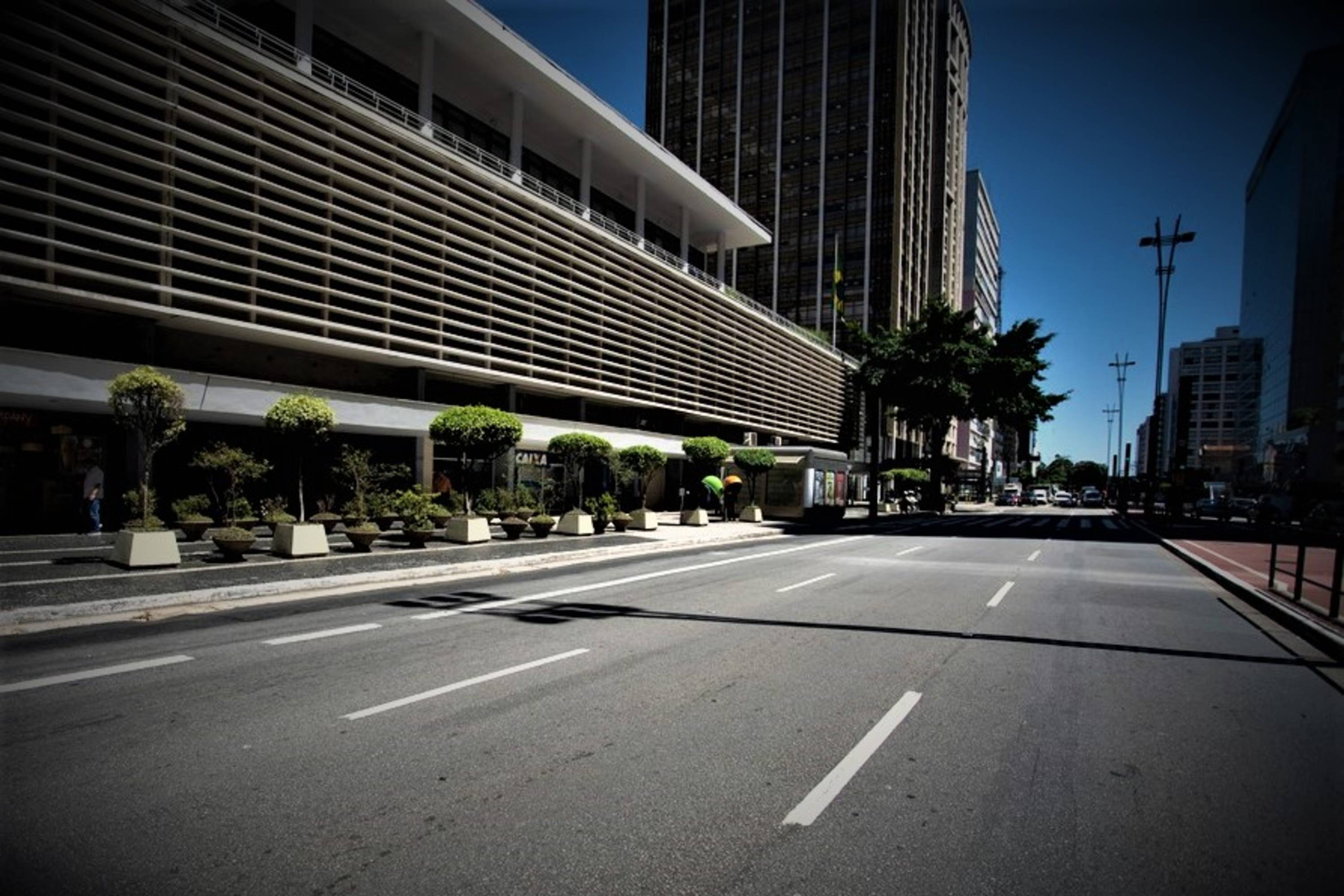 avenida-paulista-com-poucos-carros_3a8abd2590e1922a4bea9facaa2286332a01ce15.jpg