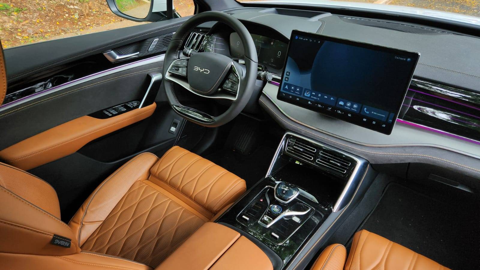 byd-tan-alia-alta-performance-e-design-sofisticado-sergio-dias-15_f6930dee8a9762569a54f0b3870a4a1965dbe091.jpeg