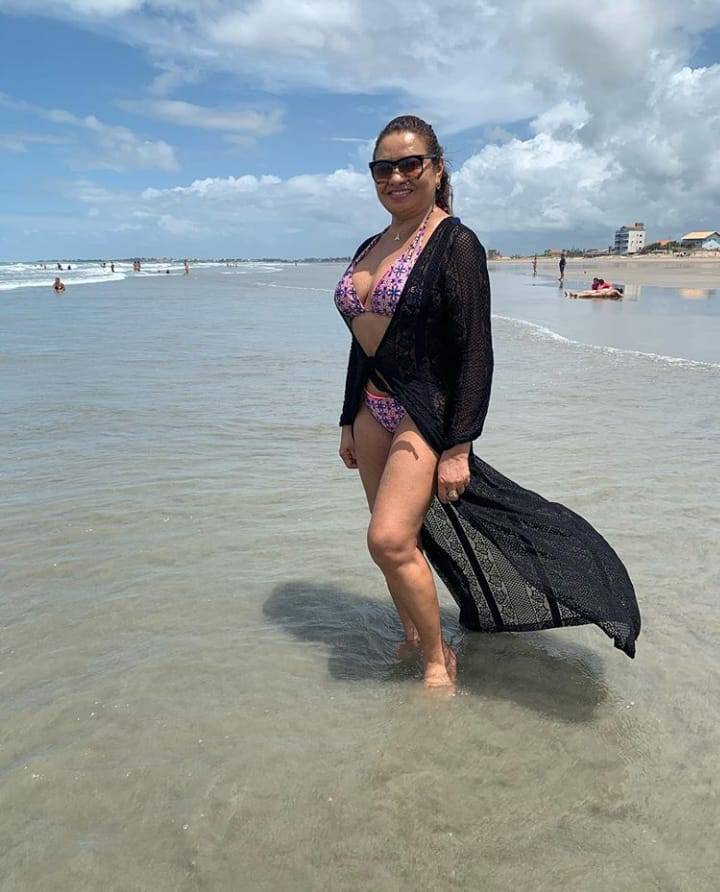 empresaria-lucia-sousa-curte-feriado-prolongado-no-litoral-piauiense_df672f23a1f1ac82fd7484d74a0d7afeb93abe45.jpeg