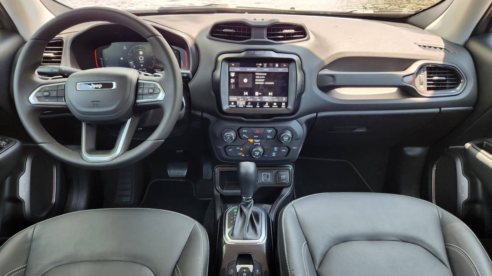 jeep-aposta-na-versatilidade-do-renegade-para-conquistar-mercado-sergio-dias-11_ff25ab8ce8df8f5bfe0ad3858d707b8bfa5e1875.jpeg
