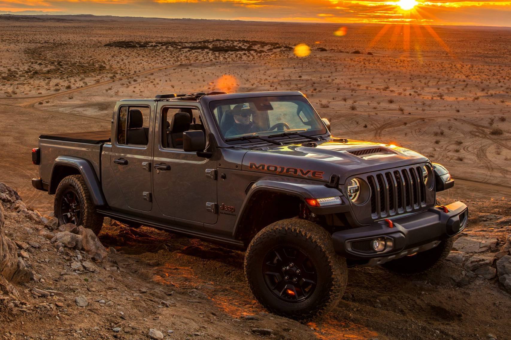 jeep-gladiator-mojave-2020_9a632830318f0e99015a0fddc484406740a4fcad.jpg