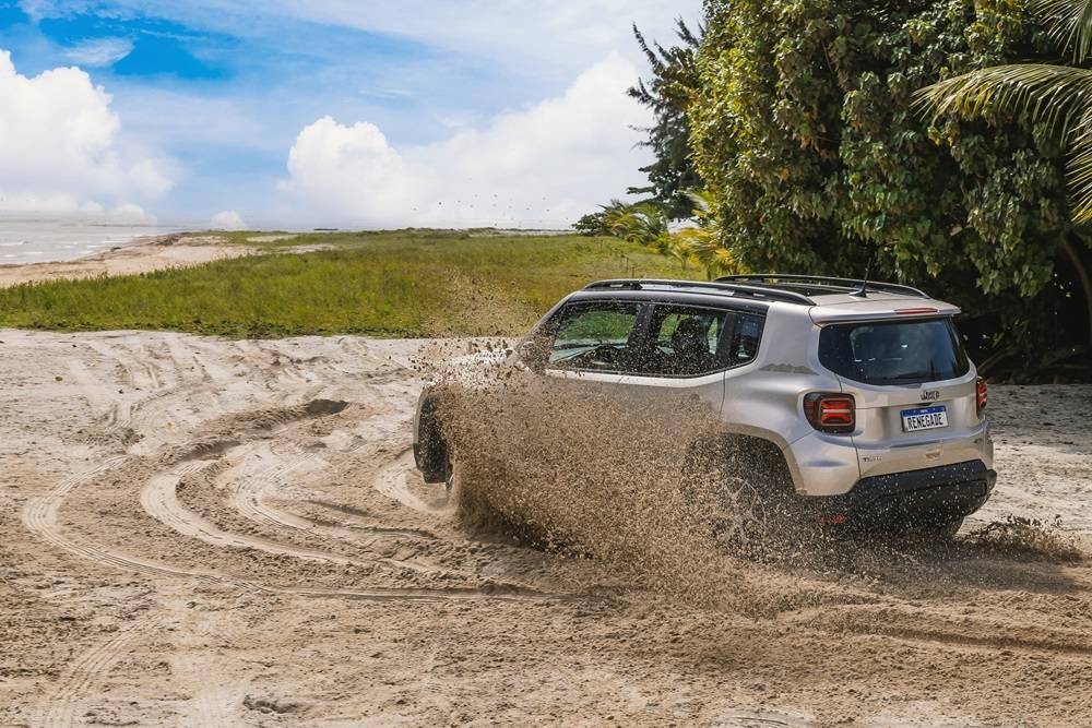 jeep-renegade-chega-com-sete-versoes-na-linha-2025-divulgacao-13_4e4124fe3ee787fc59951d1b71ba4c3e2fbe3dd5.jpg