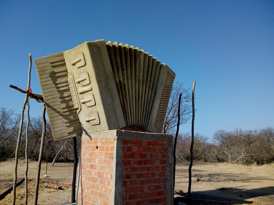 monumento-da-sanfona-em-dom-inocencio-pi_6828bf96bc1ebe956431b970c19f006e377b1404.jpg