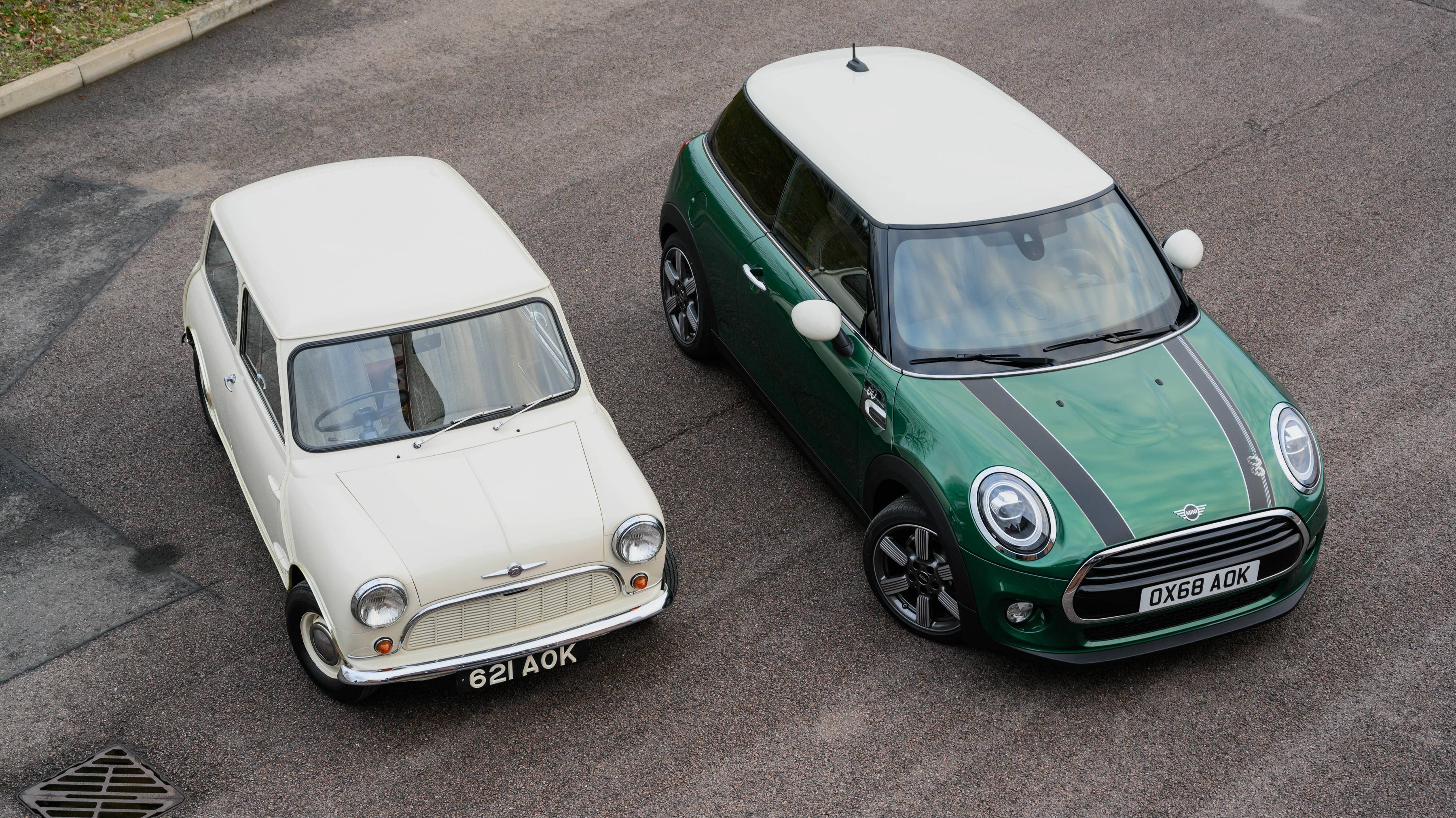 morris-mini-minor-1959-e-mini-cooper-60-years-edition-3-portas_1e4ff4aaccf0fda1e1430ba5c277993e67db0ad6.jpg