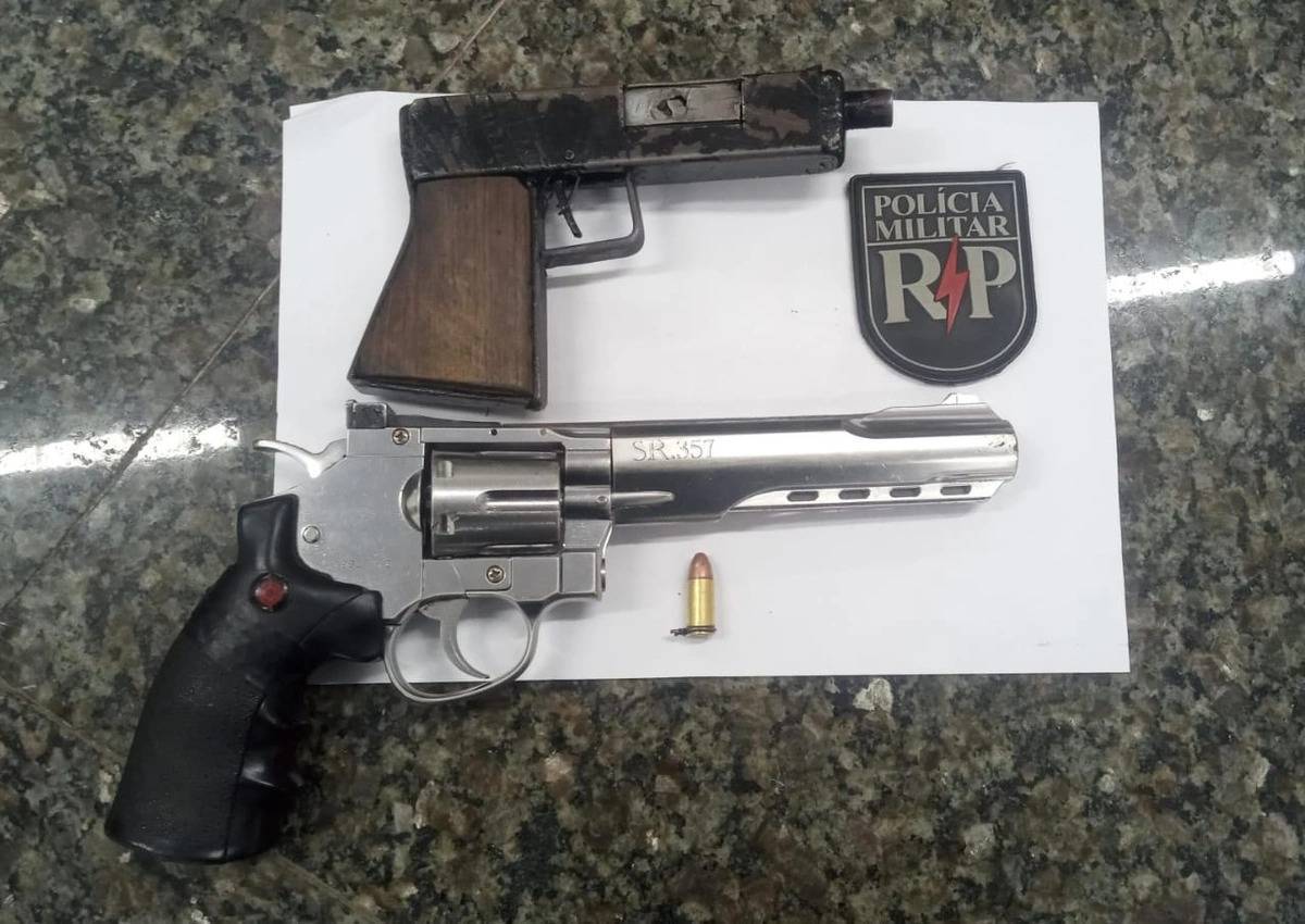 policia-militar-prende-bandidos-que-faziam-familia-refem-em_67de6361f4a7c3c4d664214d6afcf6a11d220fa7.jpeg