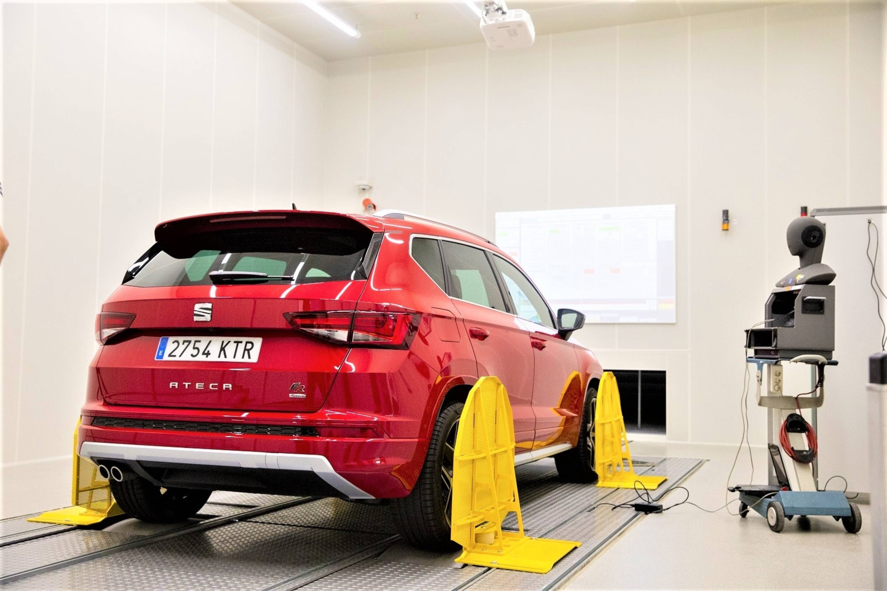 seat-ateca-na-camara-anecoica_72286e7e64e74e0b7589aa4217ef130301eb92ea.jpg