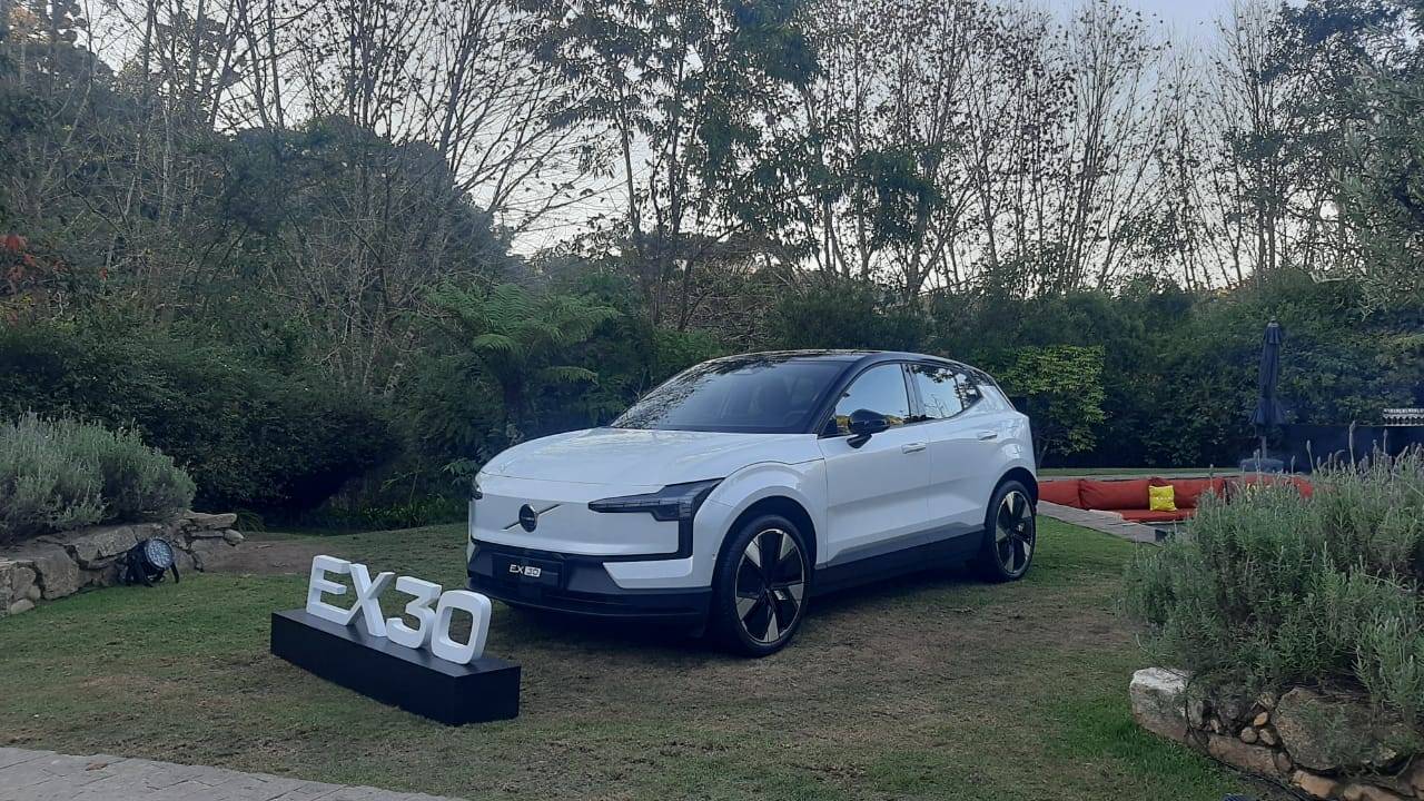 sueco-volvo-ex30-estreia-no-brasil-com-preco-de-eletrico-chines-sergio-dias-1_33ecafc520a4dbca345f40daadfe0482adc491aa.jpeg