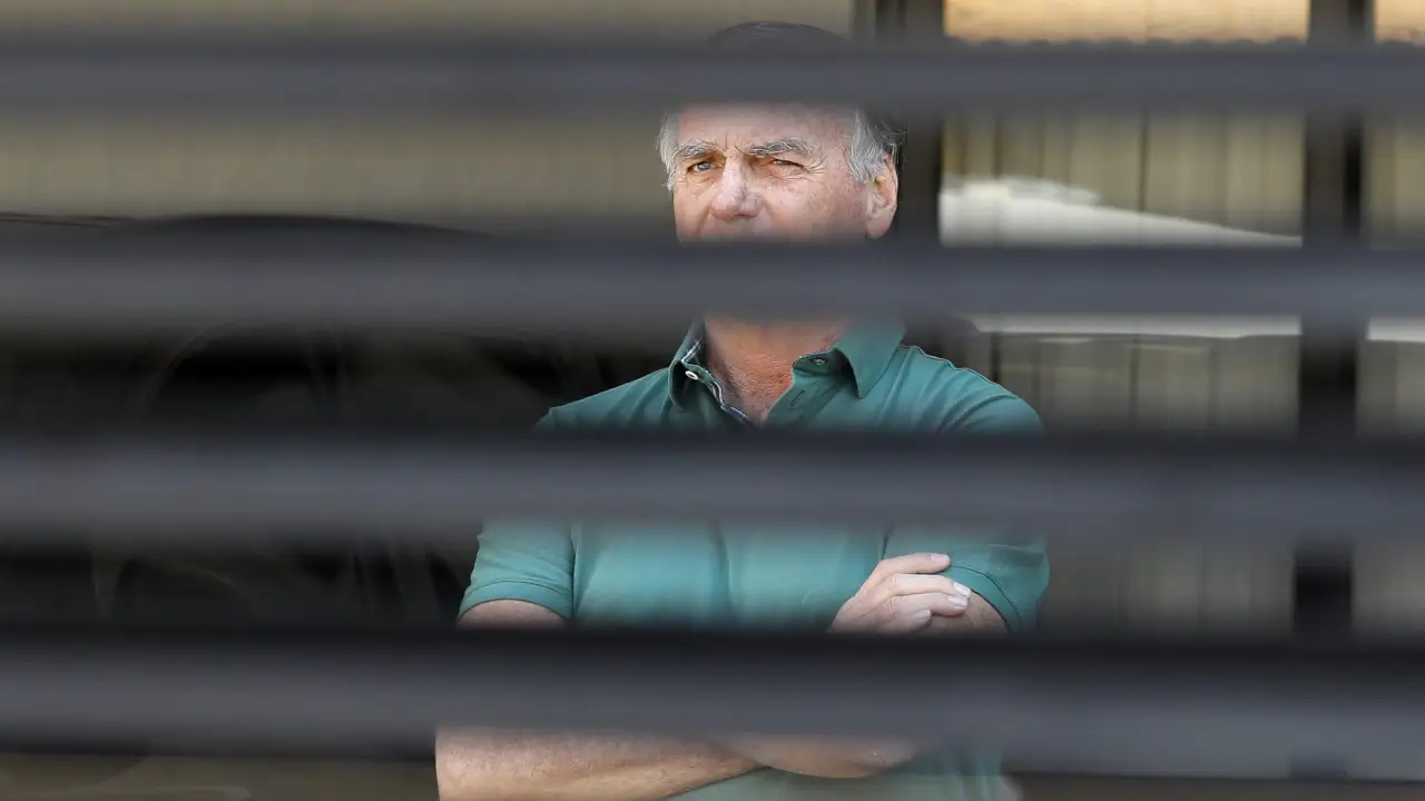 Bolsonaro completa dois meses em prisão domiciliar e insiste em anistia