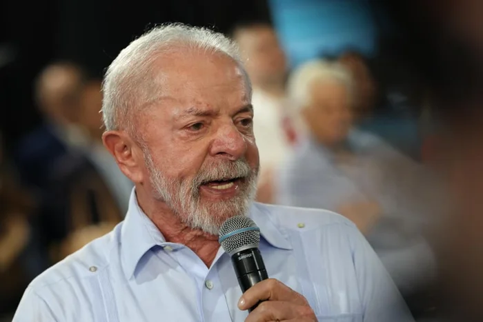 Lula defende o Pix após críticas dos Estados Unidos e reforça que sistema é uma conquista brasileira.
