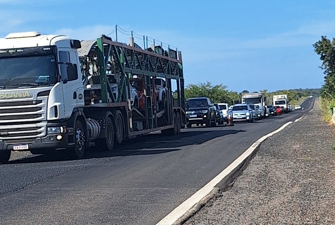 Congestionamento na BR-343 por causa das obras de restauração
