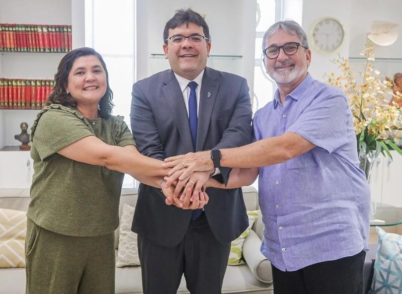 Patrícia, Rafael Fonteles e Augusto César no Karnak