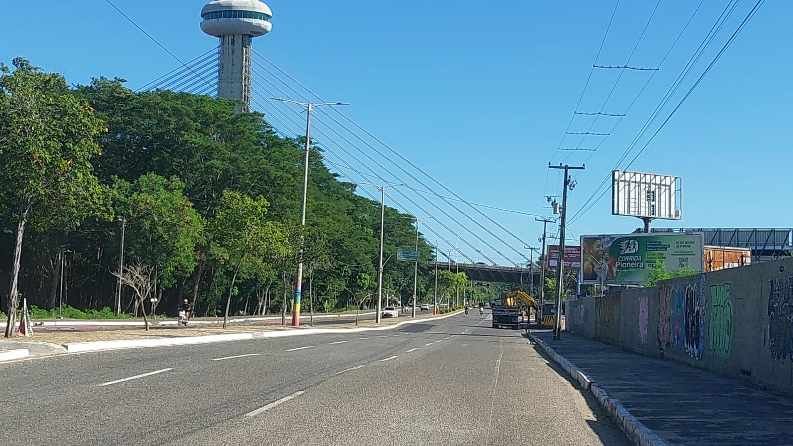 Mirante da Ponte Estaiada, visto da Avenida Raul Lopes