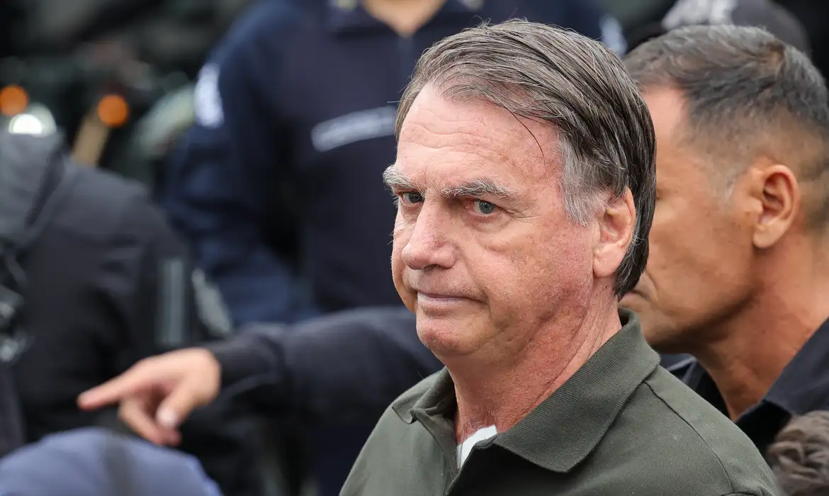 PGR apoia saída de Bolsonaro da prisão domiciliar para cirurgia no ombro