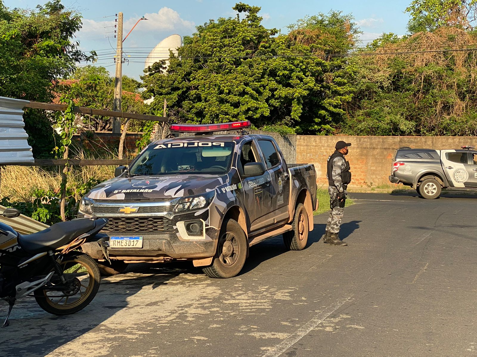 A policia está em diligência para prender os bandidos