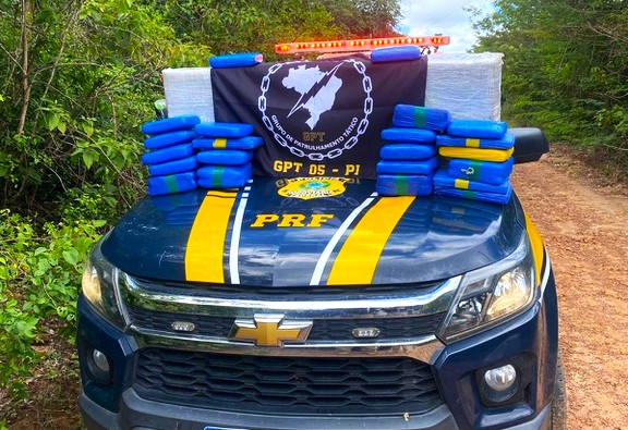 Droga conhecida como skunk foi apreendida pela PRF durante fiscalização em estrada vicinal no município de Araioses, no Maranhão.