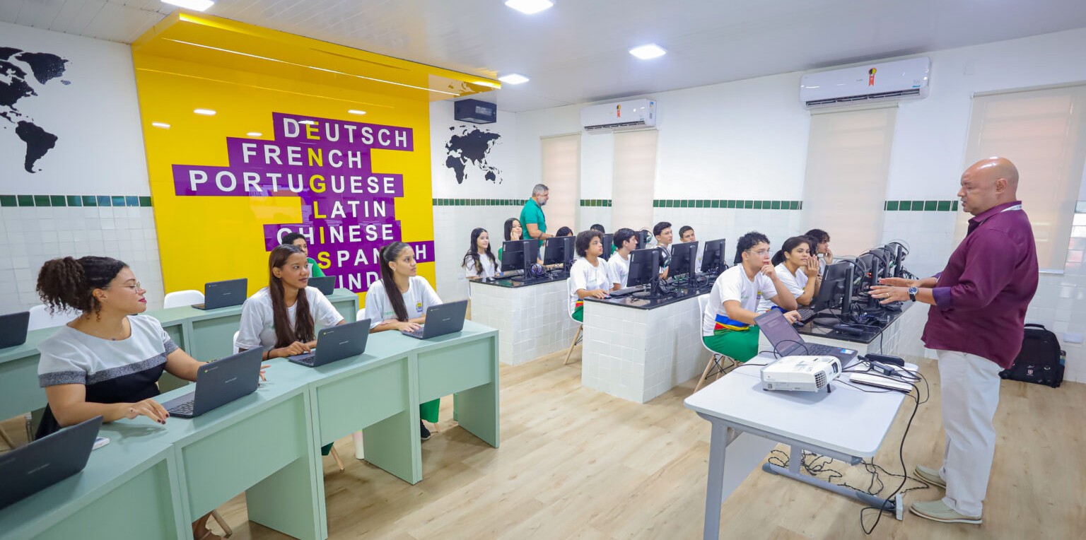 Centro Cultural de Línguas celebra 20 anos como referência no ensino gratuito de idiomas
