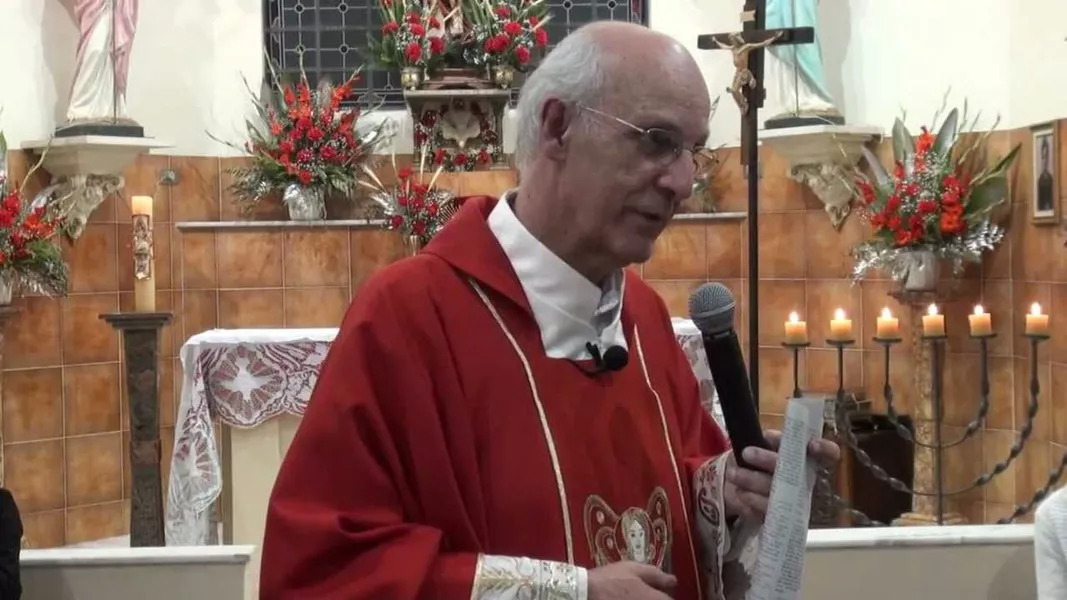 Bolsonarista ameaça Padre Júlio Lancellotti de morte: "vai comer grama pela raiz"