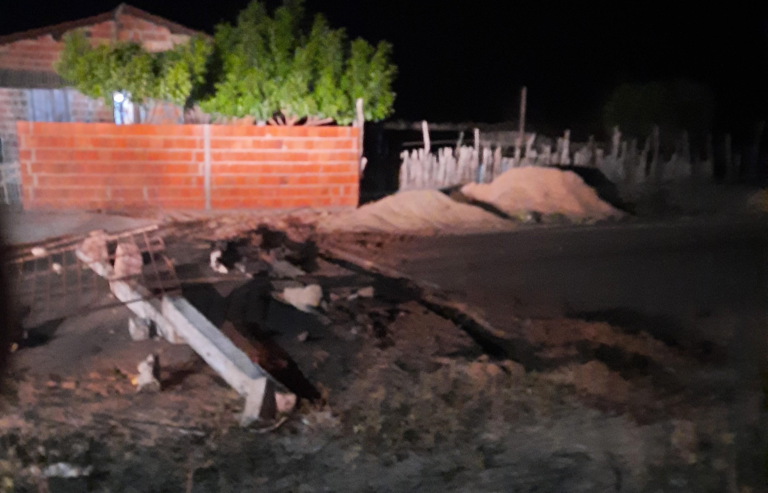 Moradores de Macapá cortaram a estrada com picaretas