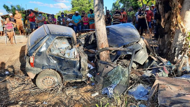 O carro ficou bastante destruído