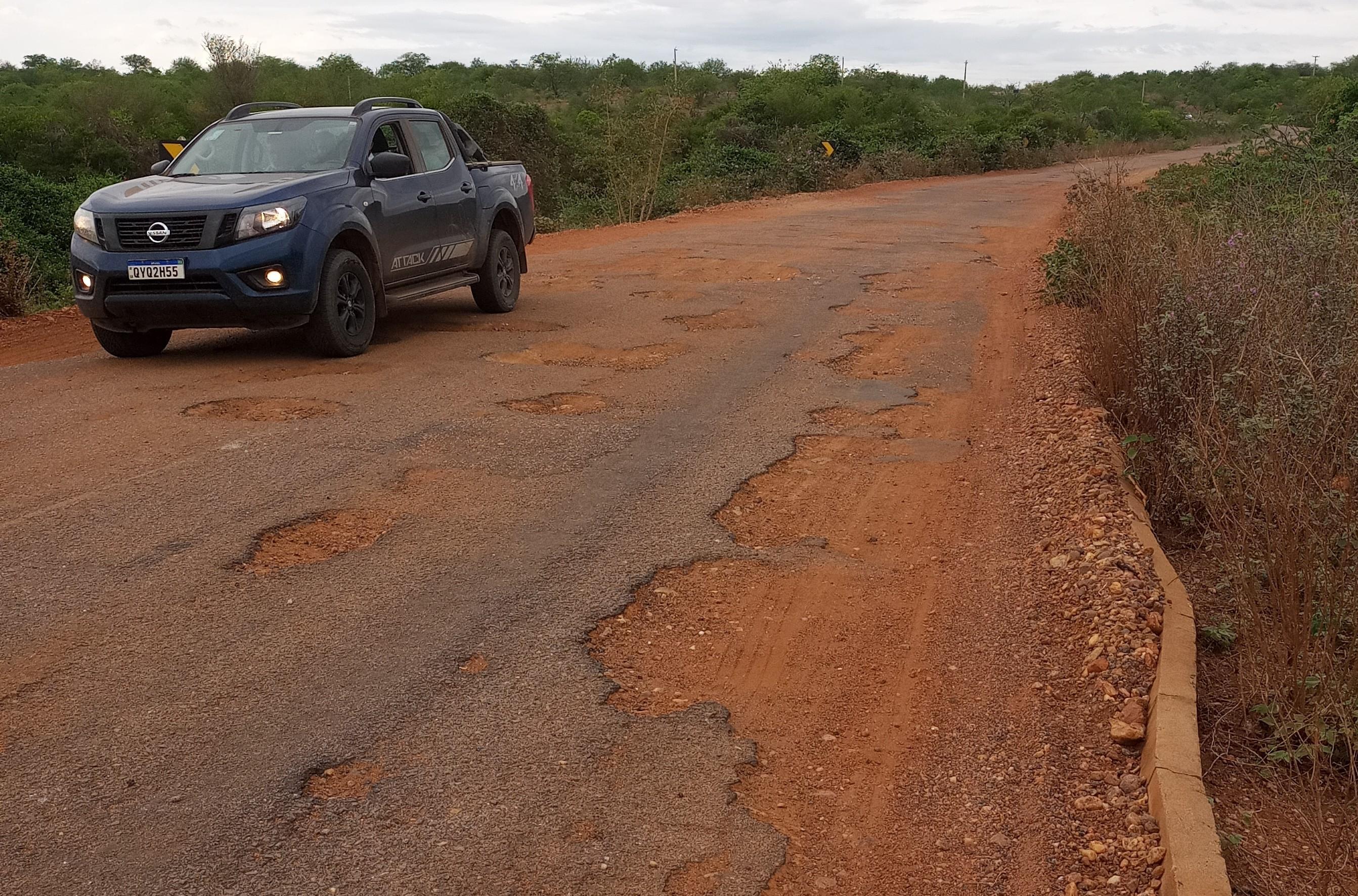 Só carros grandes e mais robustos conseguem trafegar bem na PI-459