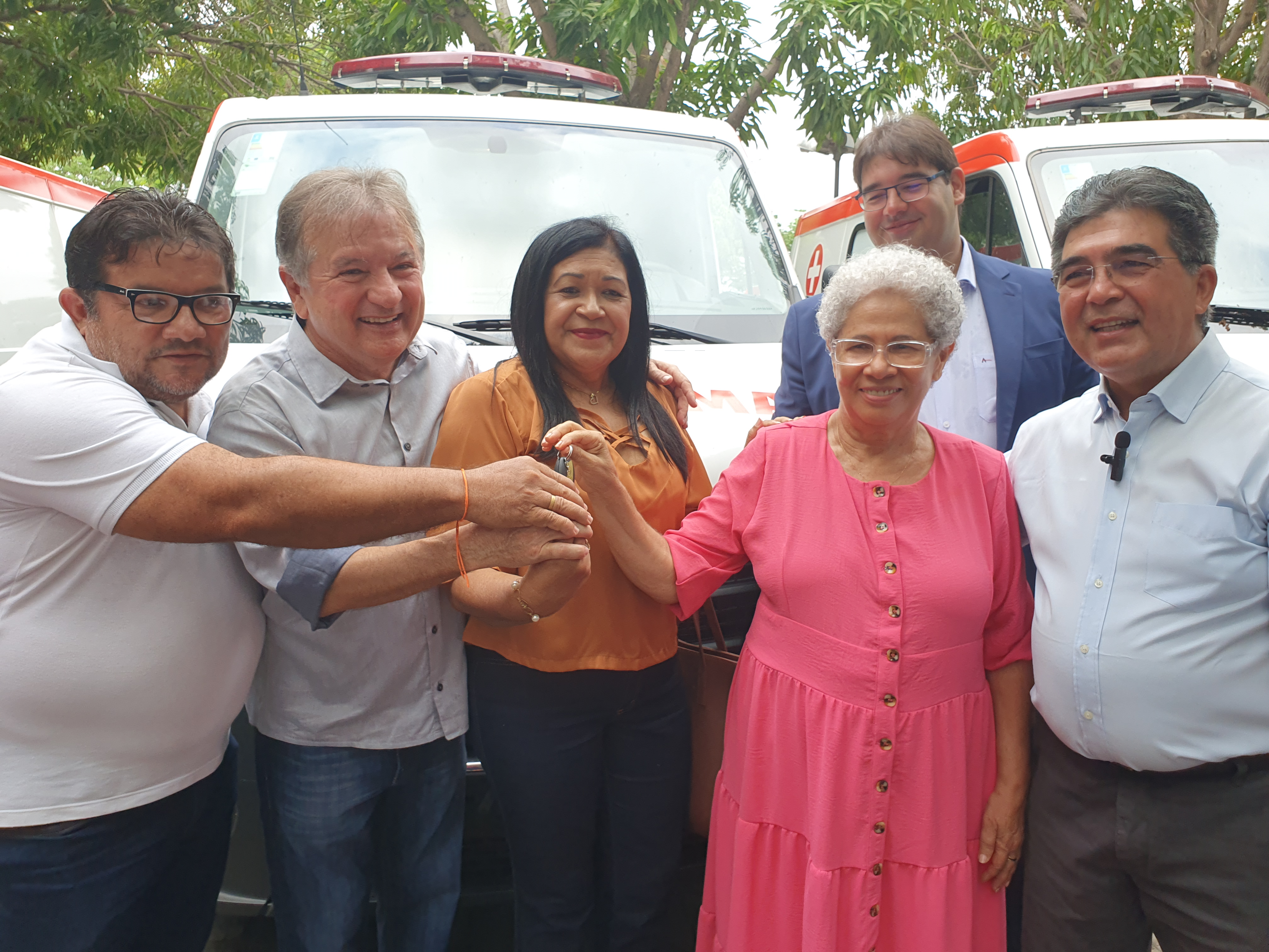 Entrega de ambulâncias