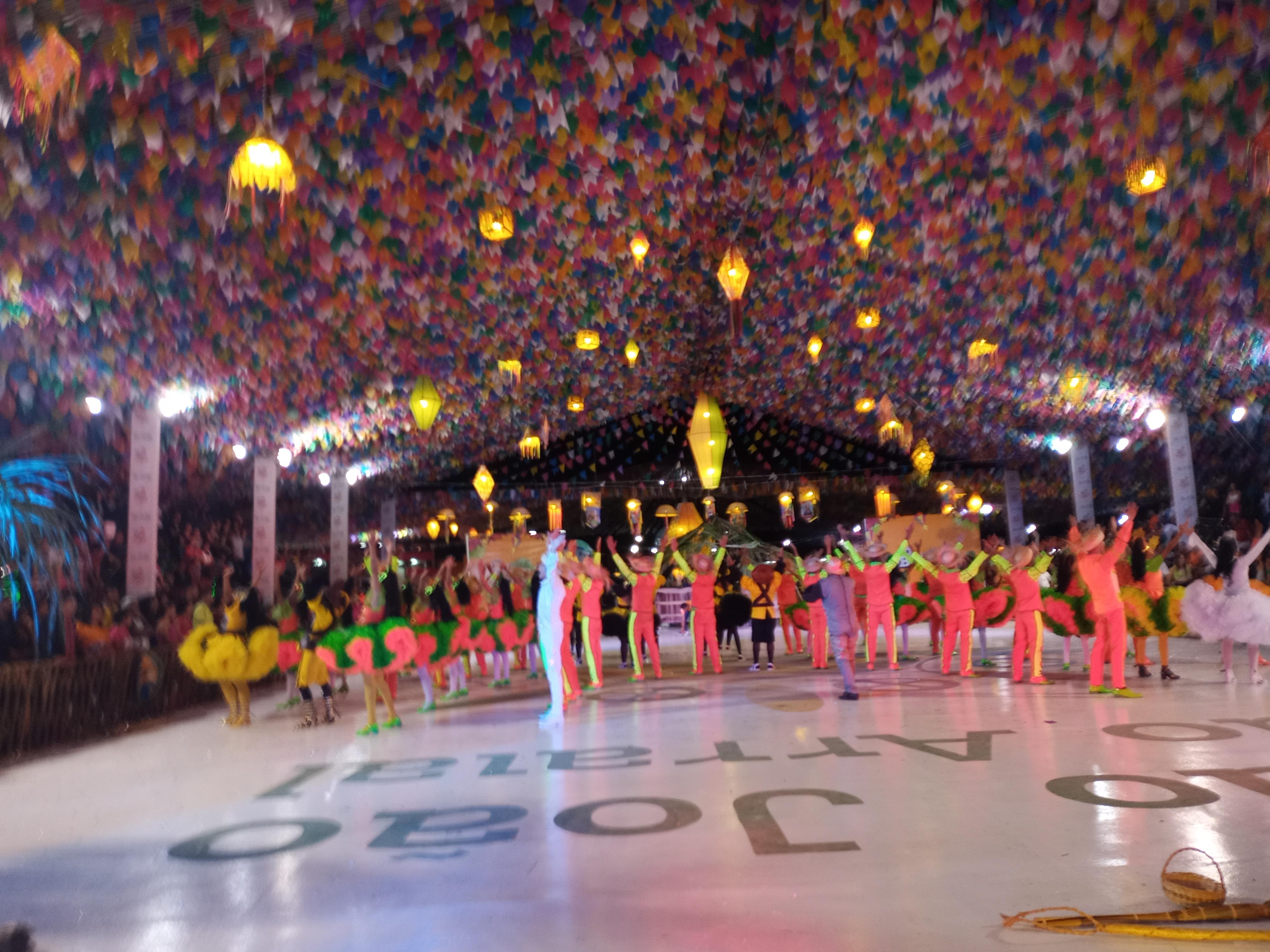 Muita cor, música, dança e alegria no Festival de Quadrilhas
