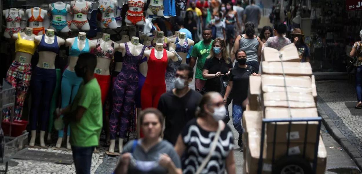 Confiança do consumidor brasileiro tem 4ª alta consecutiva