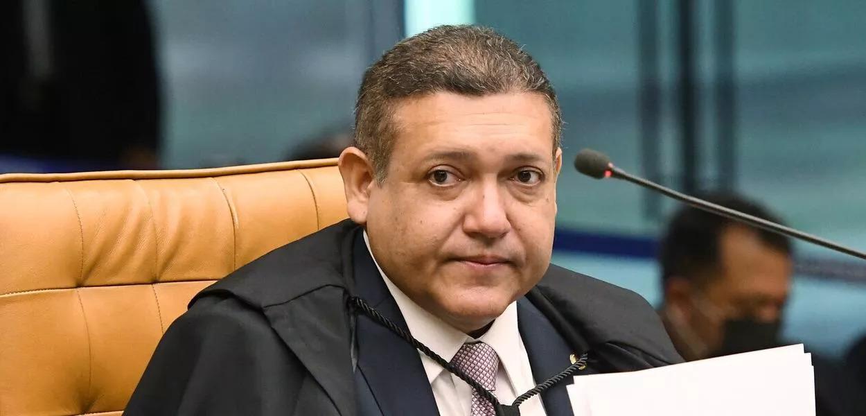 Nunes Marques manda retirar vídeo que liga Flávio ao Master e mantém publicação sobre Lula