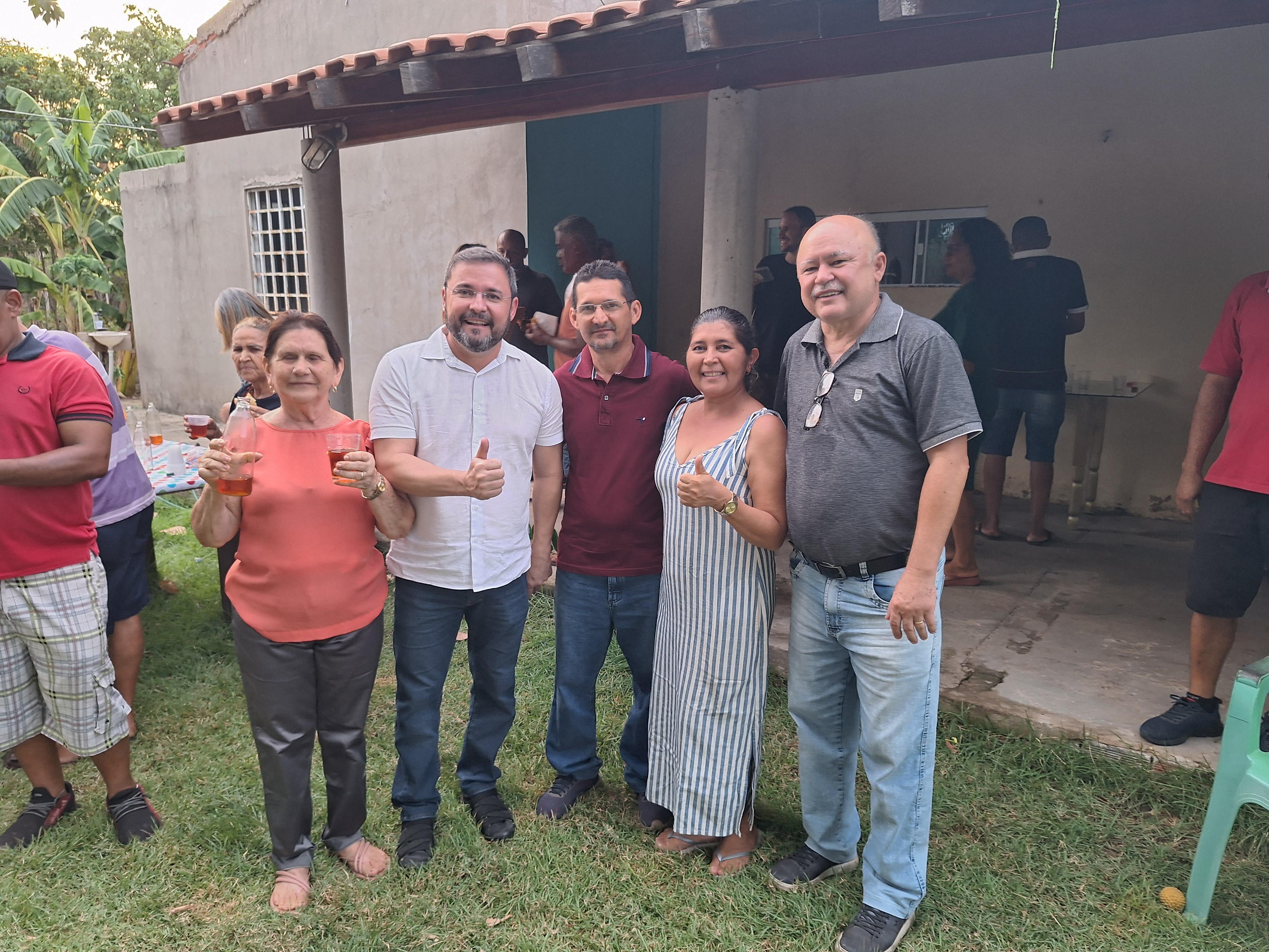 Fábio Novo e Décio Solano com lideranças da Zona Rural